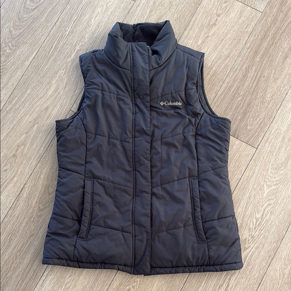 Columbia Jackets & Blazers - Columbia puffer fleece lined women’s vest black size large